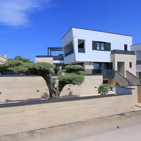 בית נופש Petra By Interhome פריבלאקה
